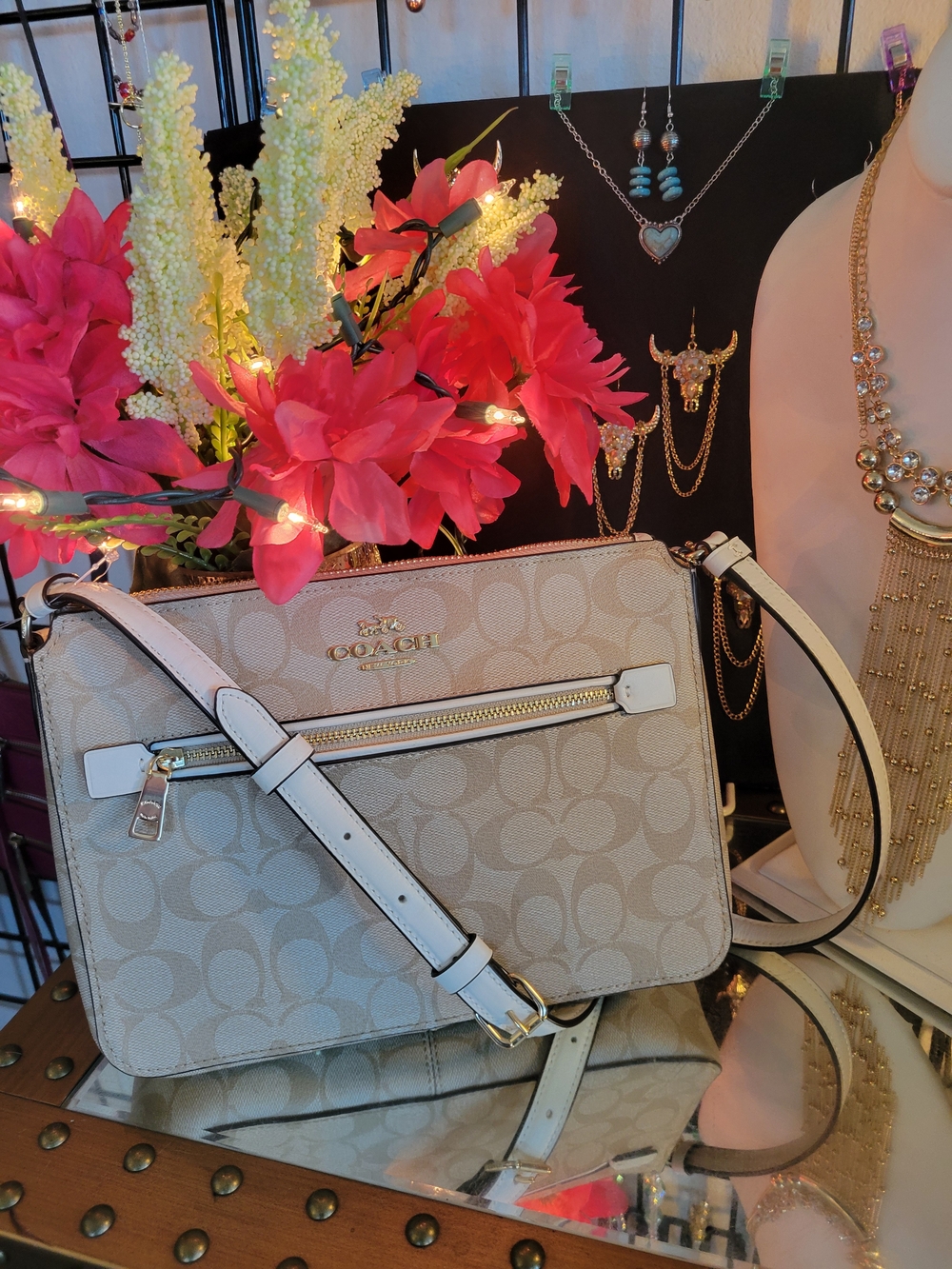 NWOT Coach Signature Leather Crossbody Bag Gold Hardware Front Zip Pocket Nice!